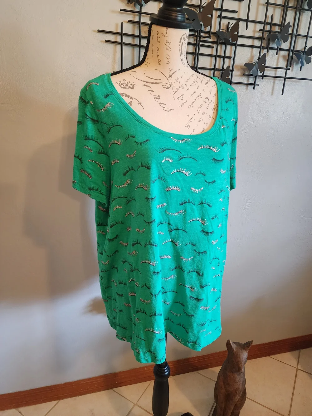 Lane Bryant Kelly Green Scoop Neck Tee with Sparkly Metallic Eyelash Print